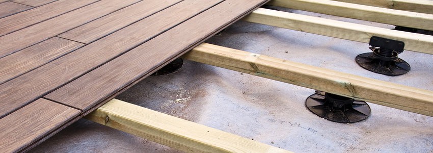 houten terras laten aanleggen palen Ledegem